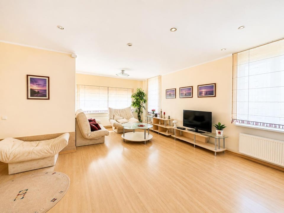 Living room, Seating area, Evening entertainment