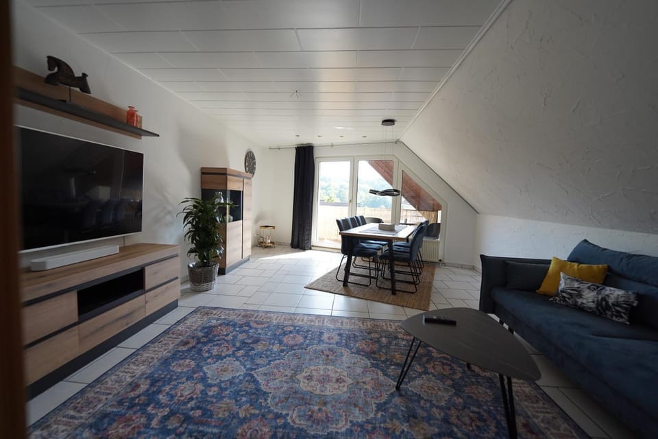 Communal lounge/ TV room, TV and multimedia, Living room, Seating area, Dining area, Evening entertainment