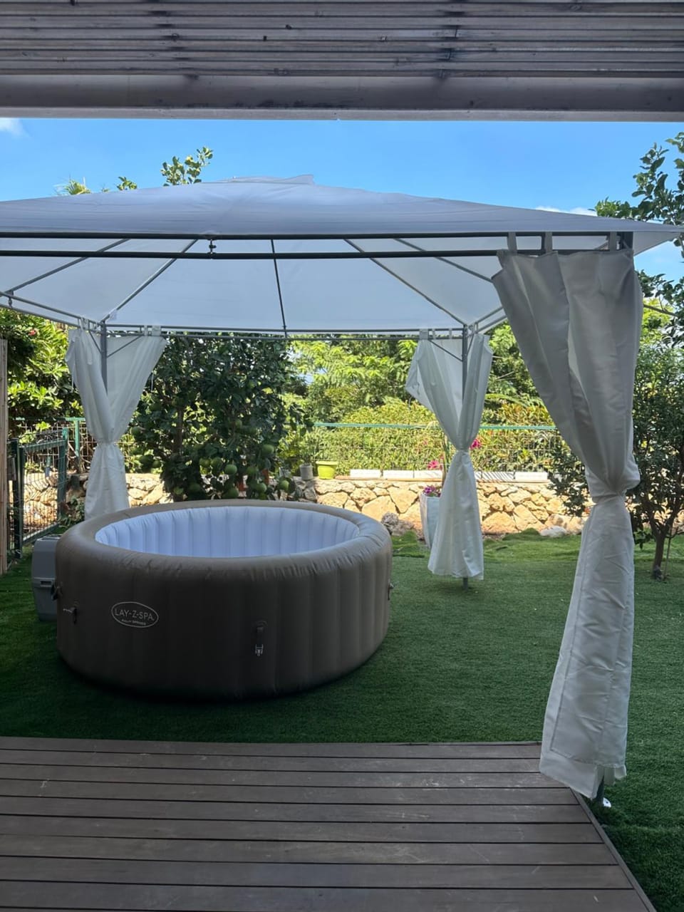 Garden, Hot Tub, Garden view