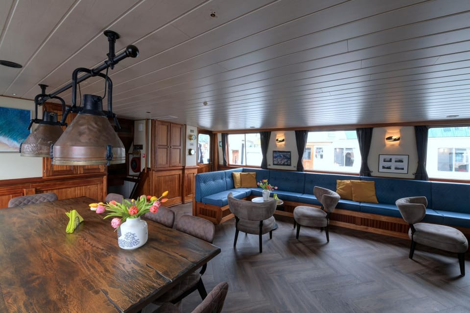Communal lounge/ TV room, Living room, Lounge or bar, Seating area, Internal: Not applicable to any particular room