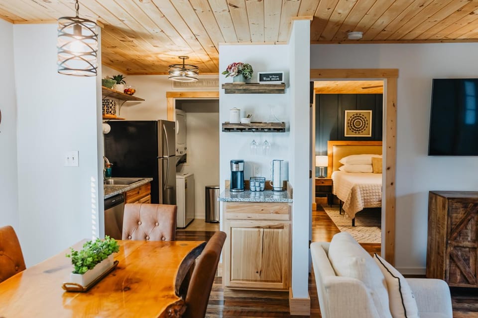 Coffee/tea facilities, Kitchen or kitchenette, Photo of the whole room, Dining area