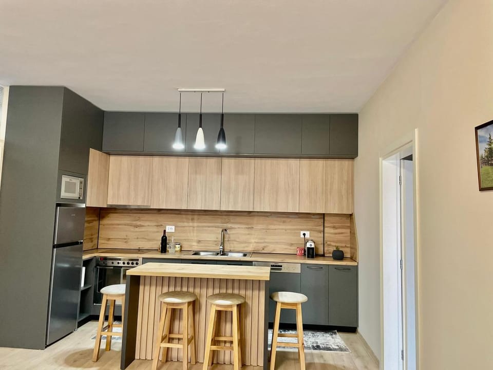 Coffee/tea facilities, Kitchen or kitchenette, Dining area, dishwasher, microwave, minibar, oven, pet friendly, stove