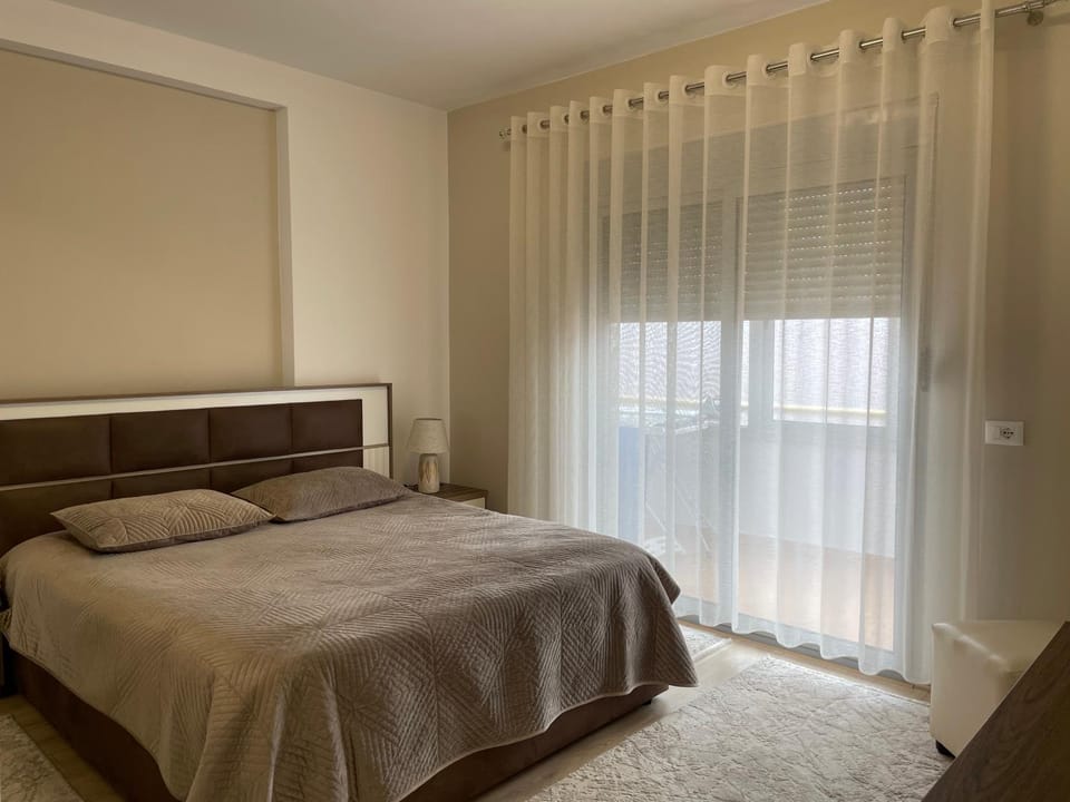 Bed, Balcony/Terrace, Bedroom, air conditioner