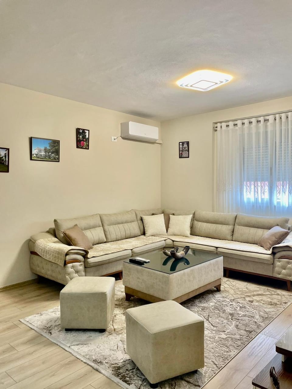 TV and multimedia, Living room, Seating area, air conditioner