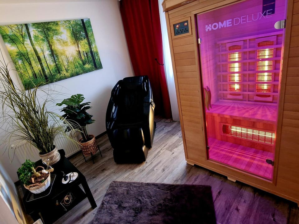 Bird's eye view, Massage, Massage, Sauna, Sauna, Spa and wellness centre/facilities, Seating area, Floor plan, Evening entertainment, Garden view, Inner courtyard view