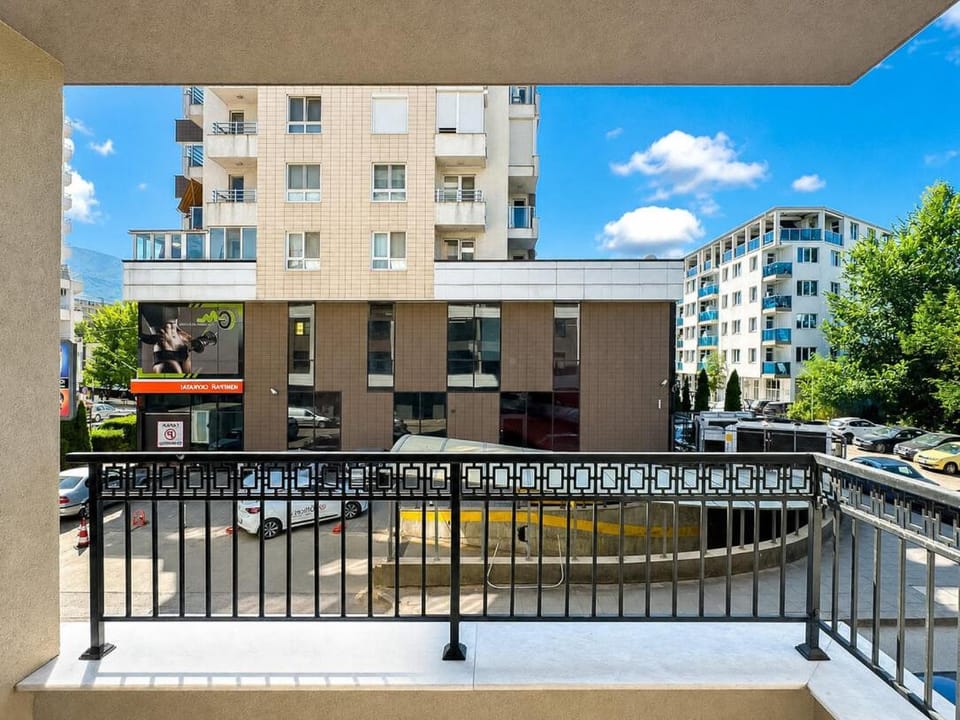 Balcony/Terrace, Quiet street view