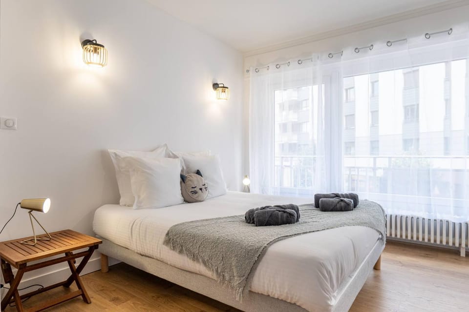 Bed, Bedroom