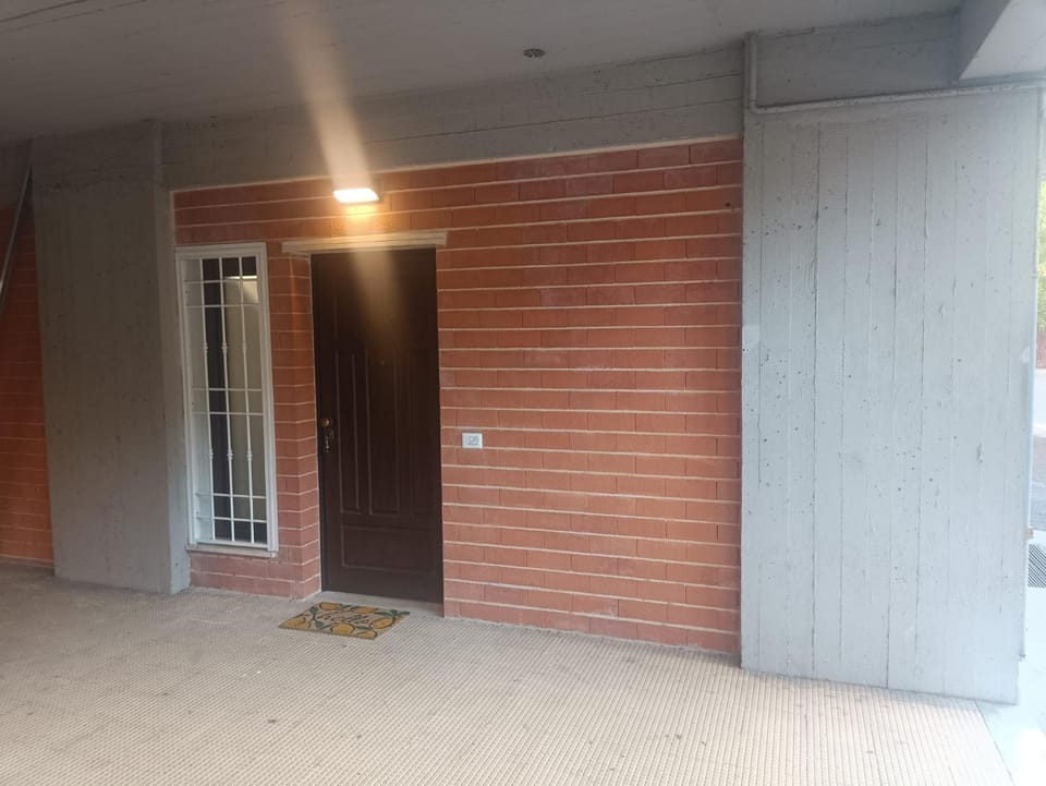 Property building, Facade/entrance, Day