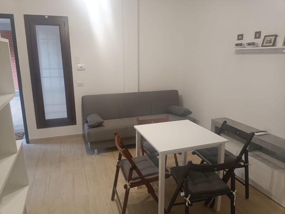 Living room, Seating area, Dining area, hair dresser