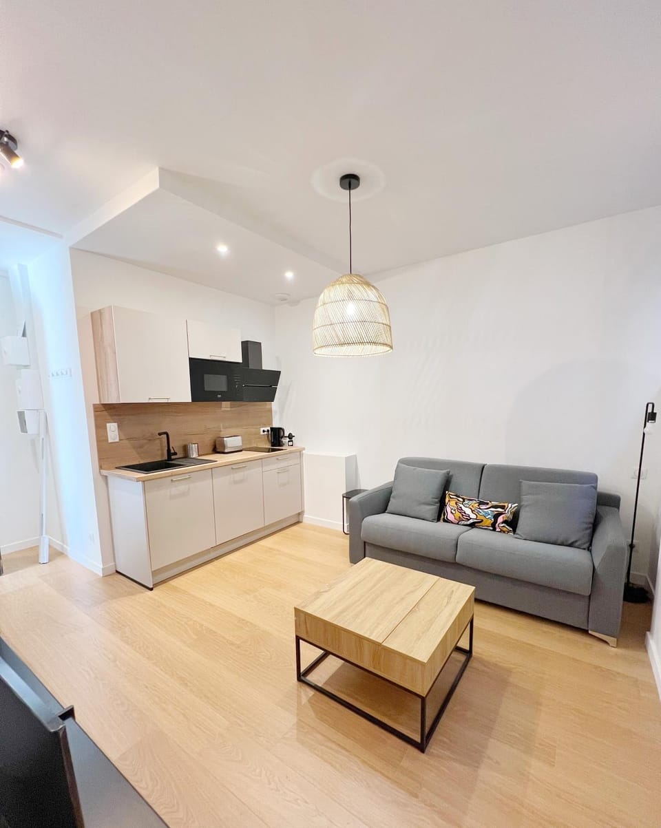 Kitchen or kitchenette, Living room, Dining area, minibar