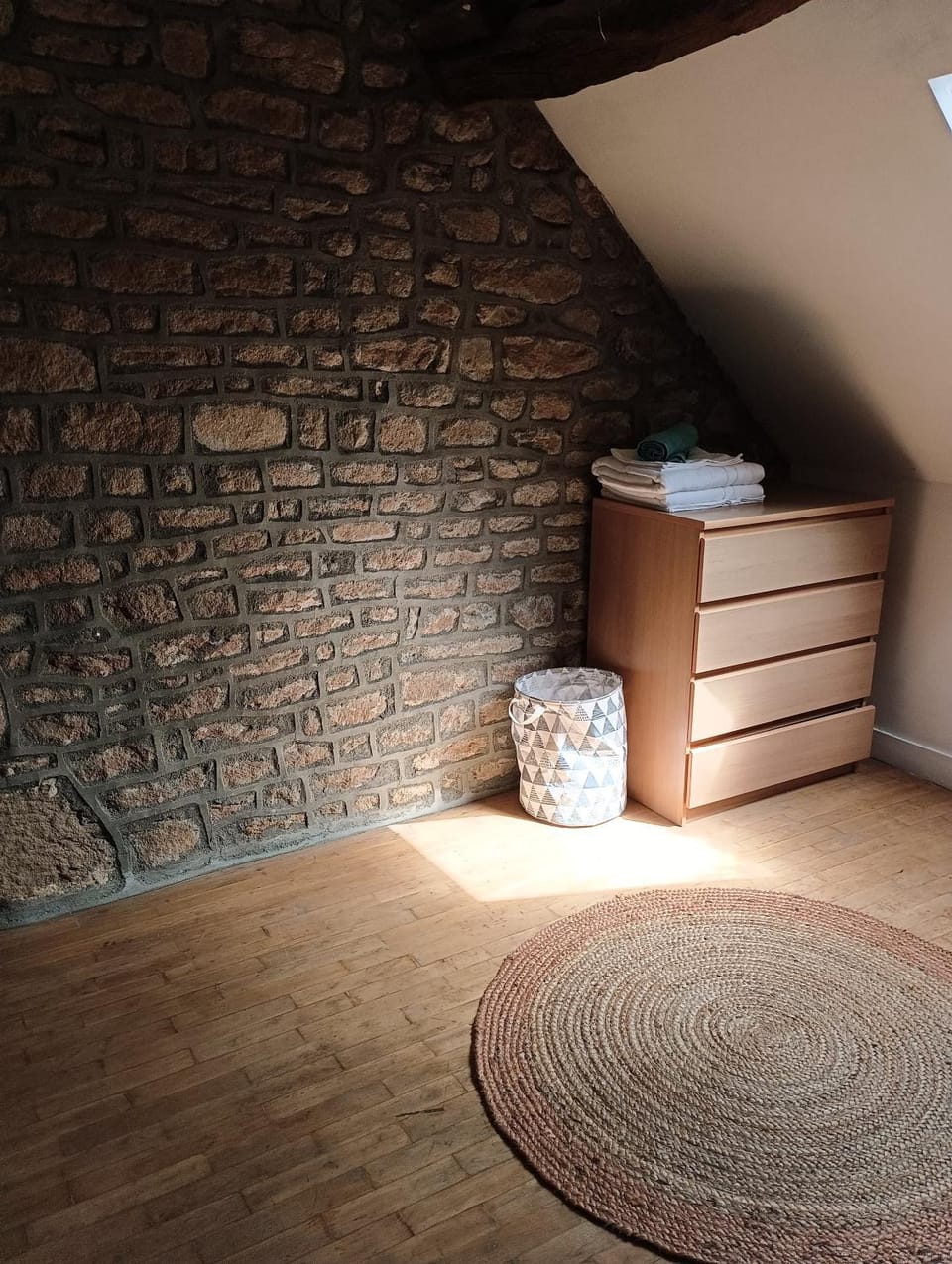 Photo of the whole room, Bedroom