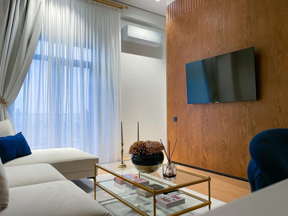 Communal lounge/ TV room, TV and multimedia, Living room, Photo of the whole room, Seating area, Evening entertainment, air conditioner