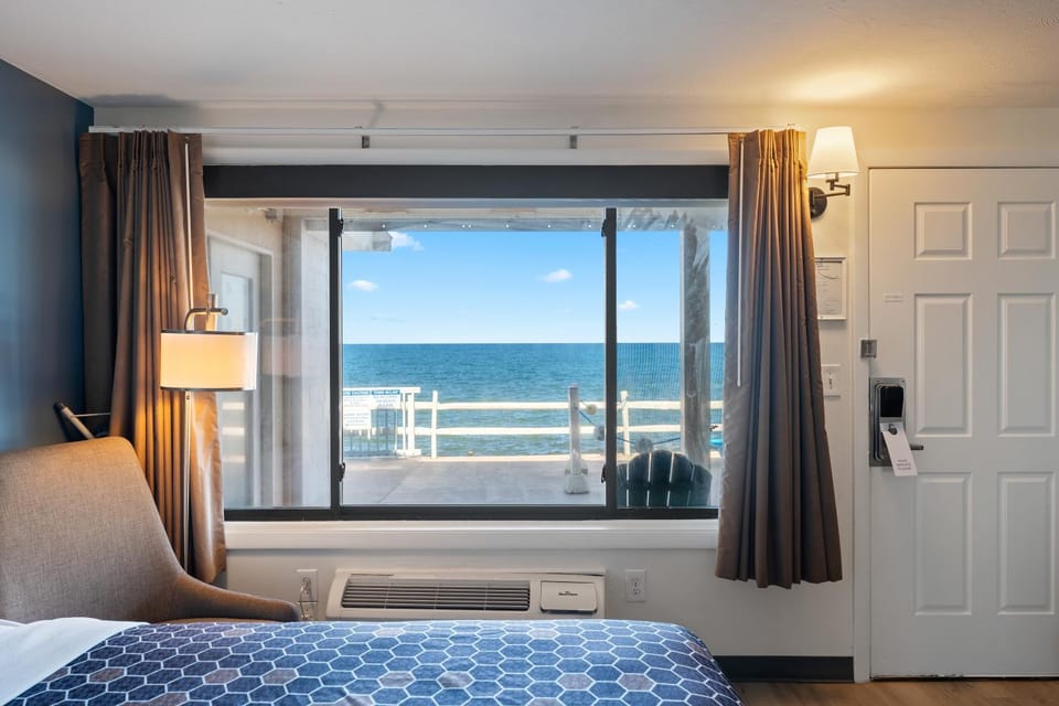 Pilgrim Sands on Long Beach Hotel in Plymouth