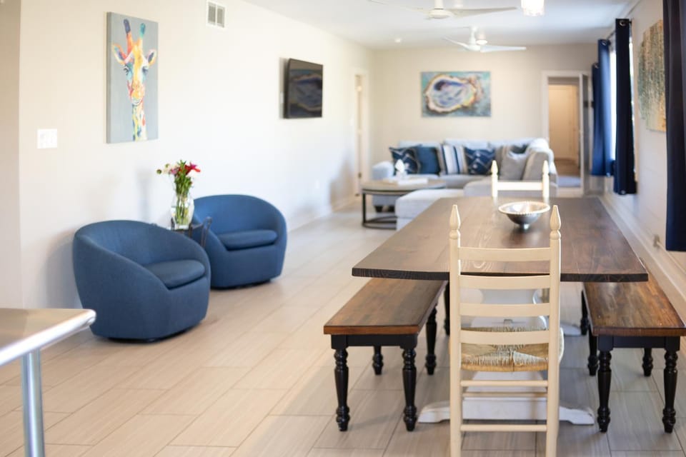 Living room, Seating area, Dining area