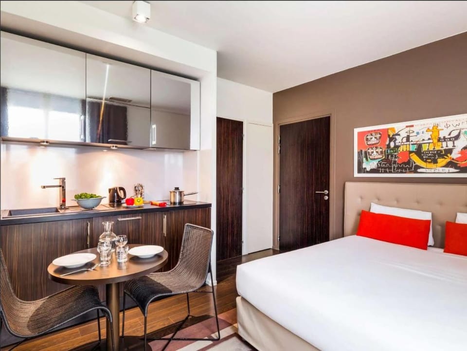 Disneyland Deluxe flat, outside pool, Climatisation, 1 min to Disney Parks Apartment in Chessy