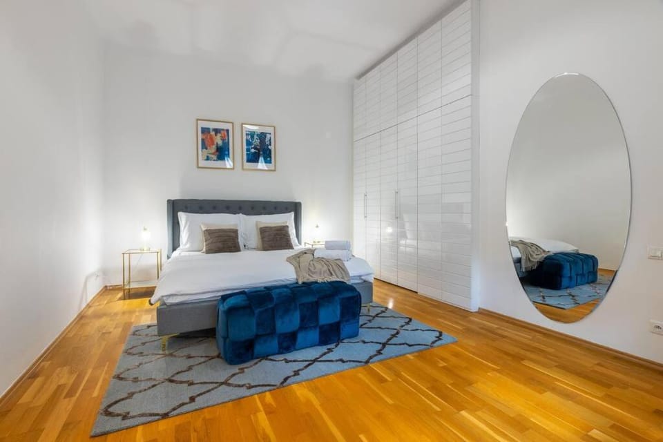 Charming 2BR Old Town Apt in Prime Location by EasyBNB Premium Apartment in Prague