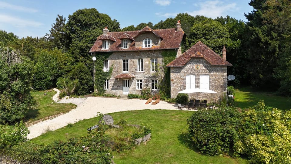 Property building, Garden, Balcony/Terrace