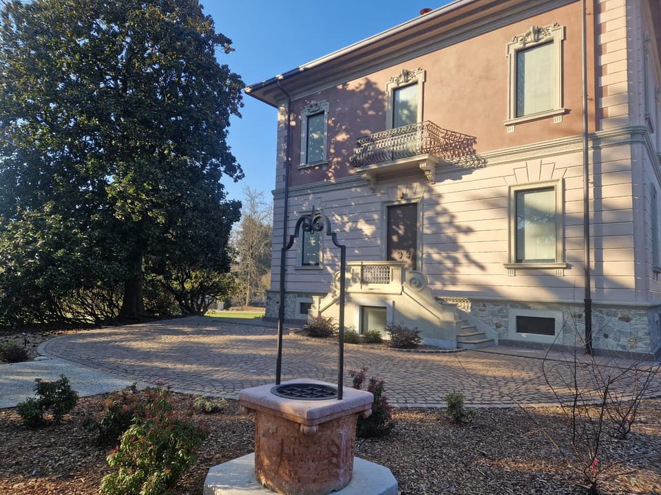 Property building, Day, Garden, Garden view