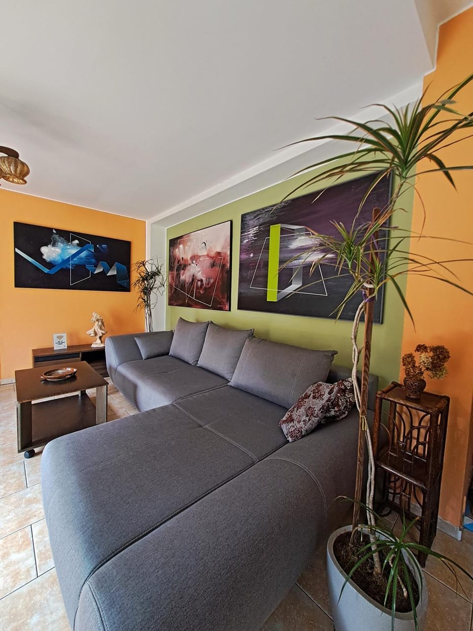 Living room, Seating area