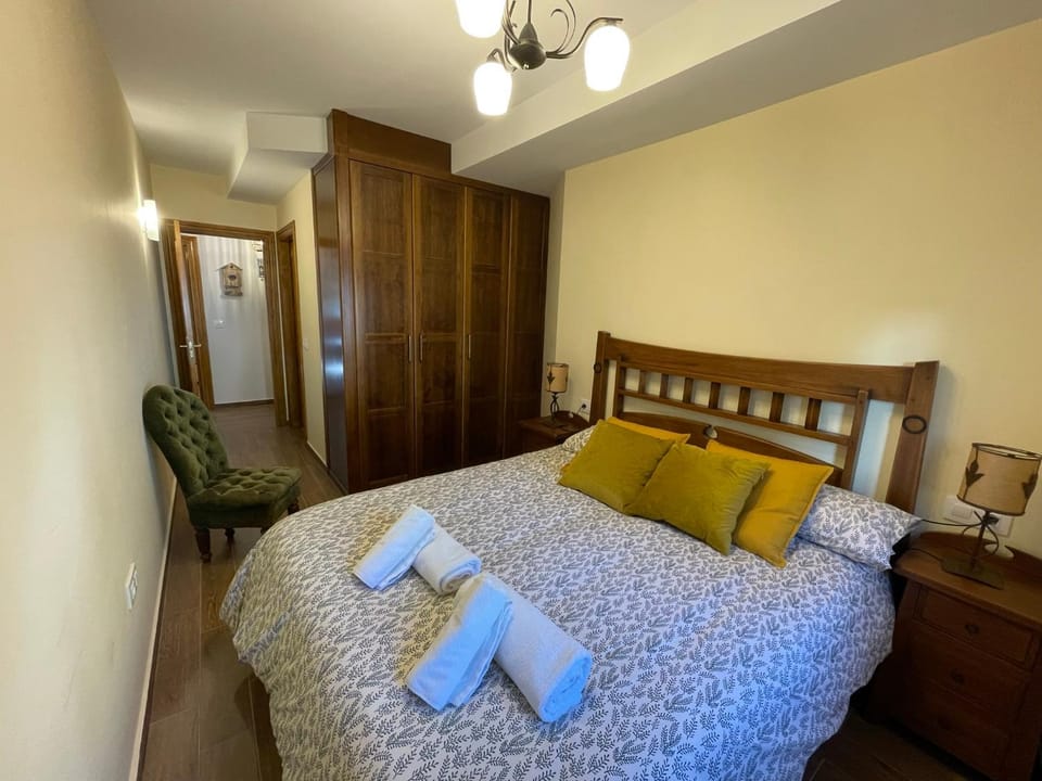 Bed, Photo of the whole room, Bedroom, towels, wardrobe