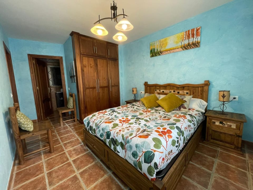 Bed, Photo of the whole room, Bedroom, wardrobe