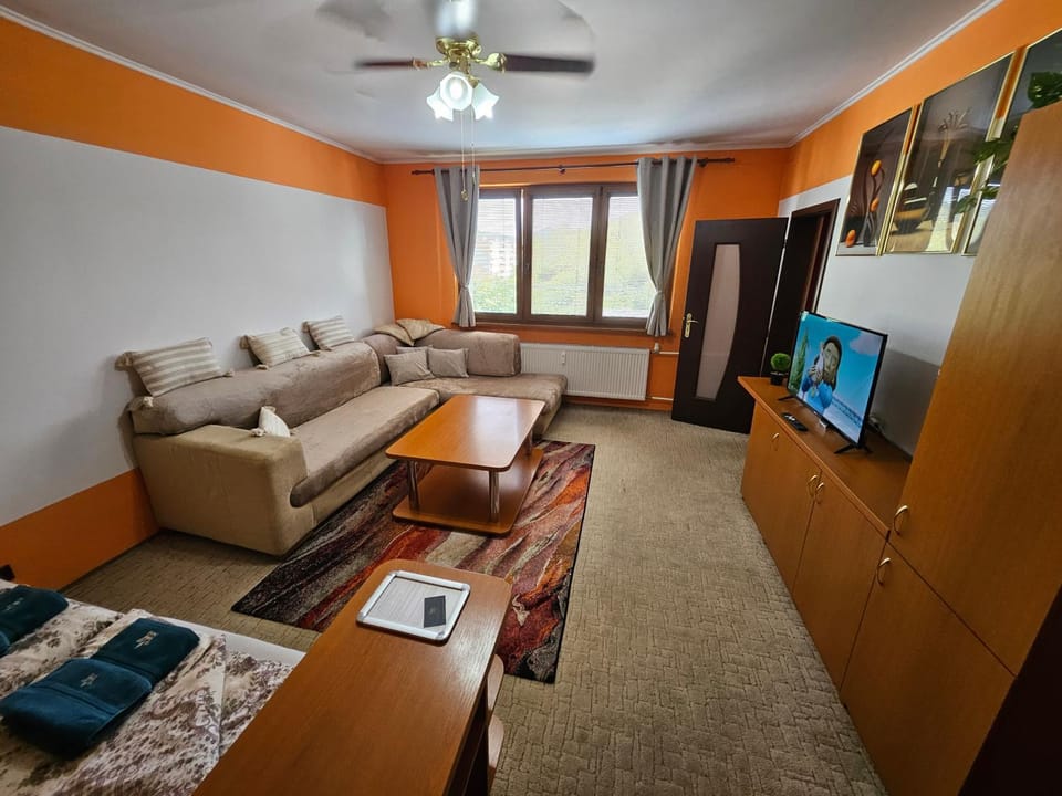 Communal lounge/ TV room, TV and multimedia, View (from property/room), Living room, Business facilities, Bedroom, furniture
