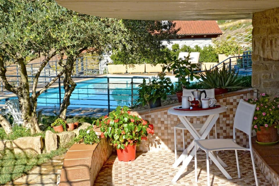 Garden, View (from property/room), Balcony/Terrace, Pool view, Internal: Not applicable to any particular room