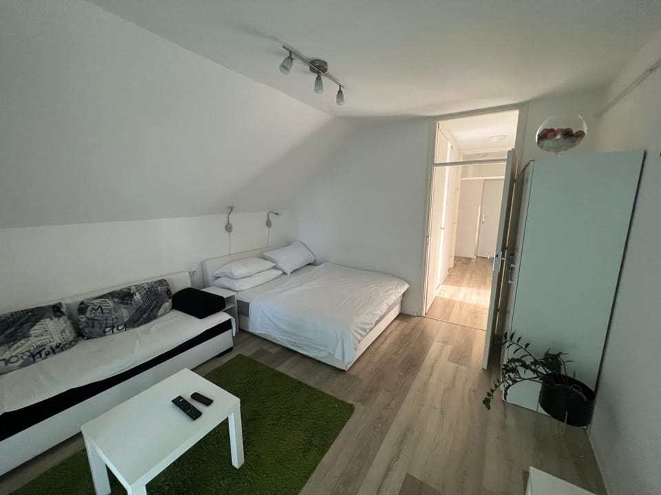 Bed, TV and multimedia, Photo of the whole room, Bedroom, wardrobe