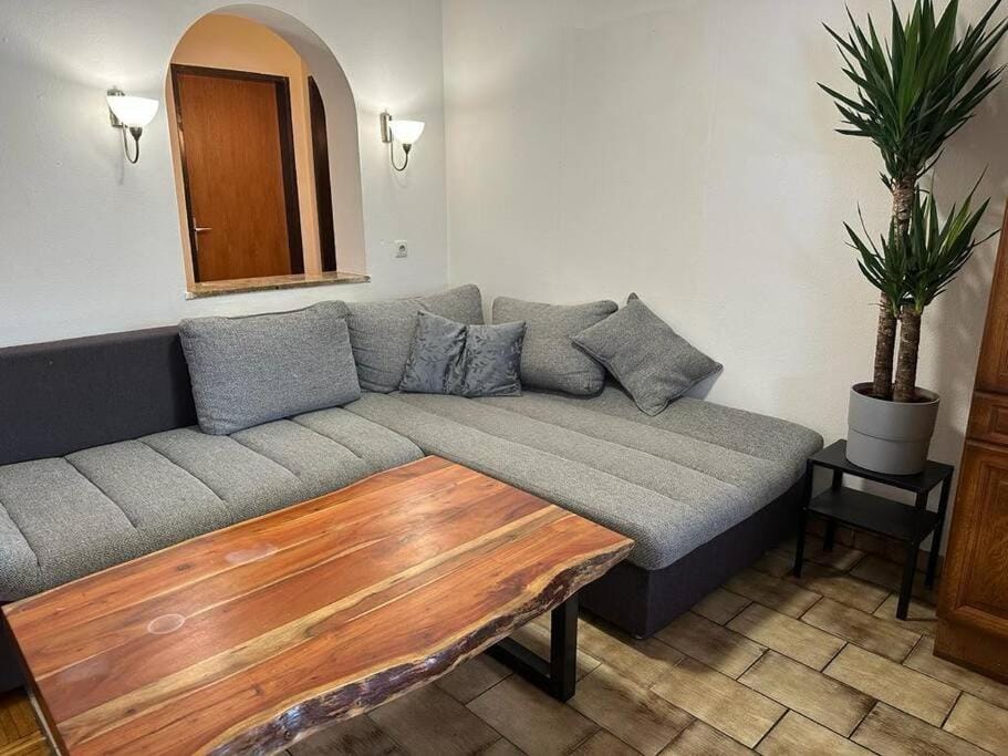 Geräumige rustikale Tiroler Wohnung 1-8 Personen Apartment in Tyrol