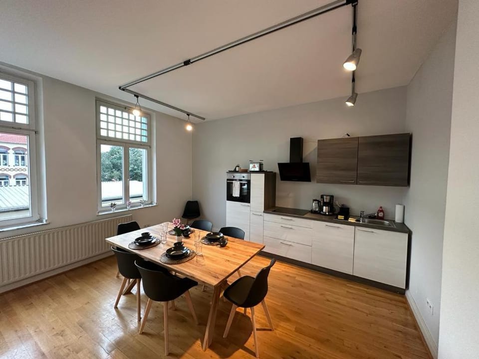 Kitchen or kitchenette, Dining area, stove
