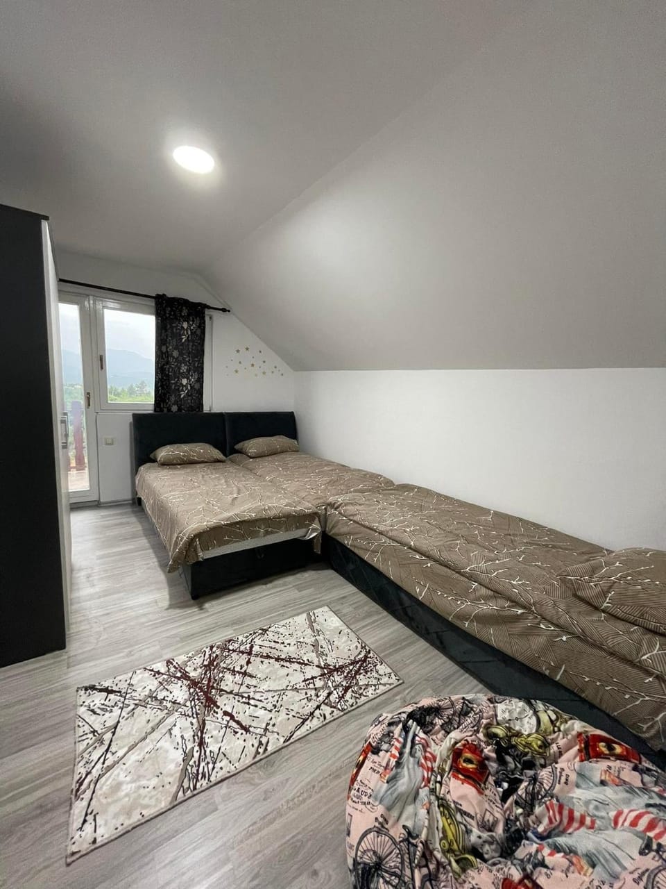 Bed, Photo of the whole room, Bedroom