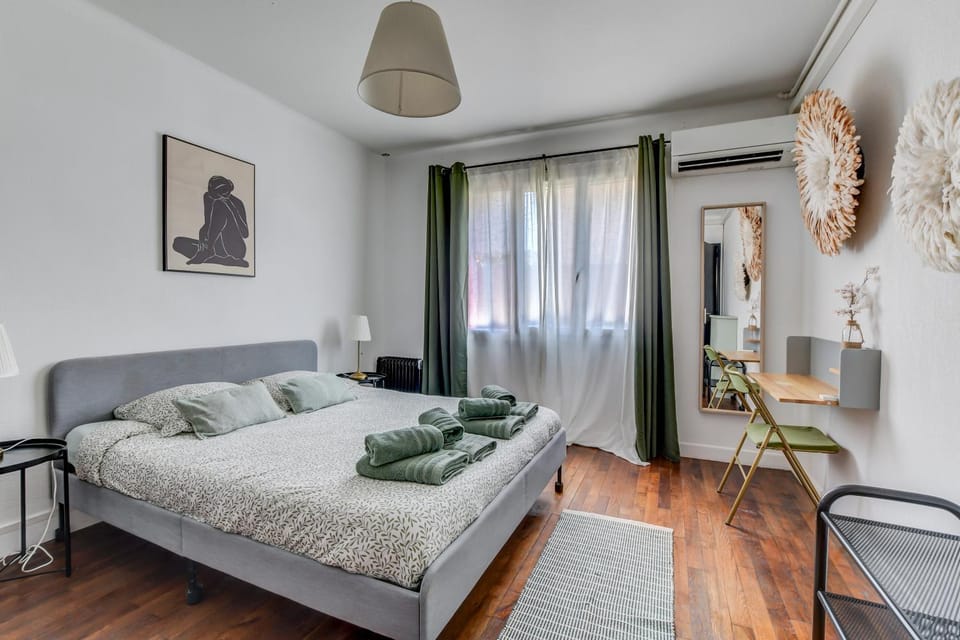 Bed, Bedroom