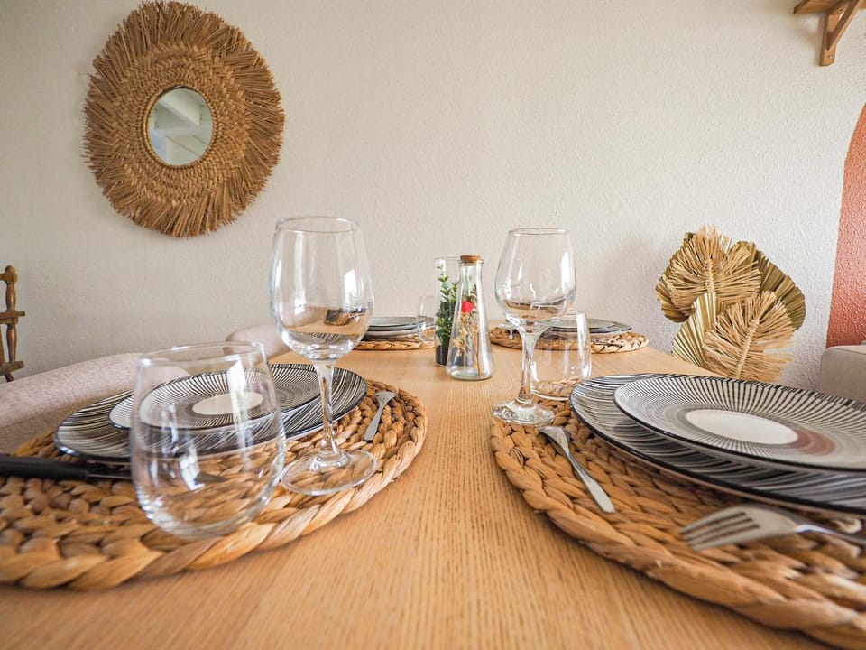Dining area, Food