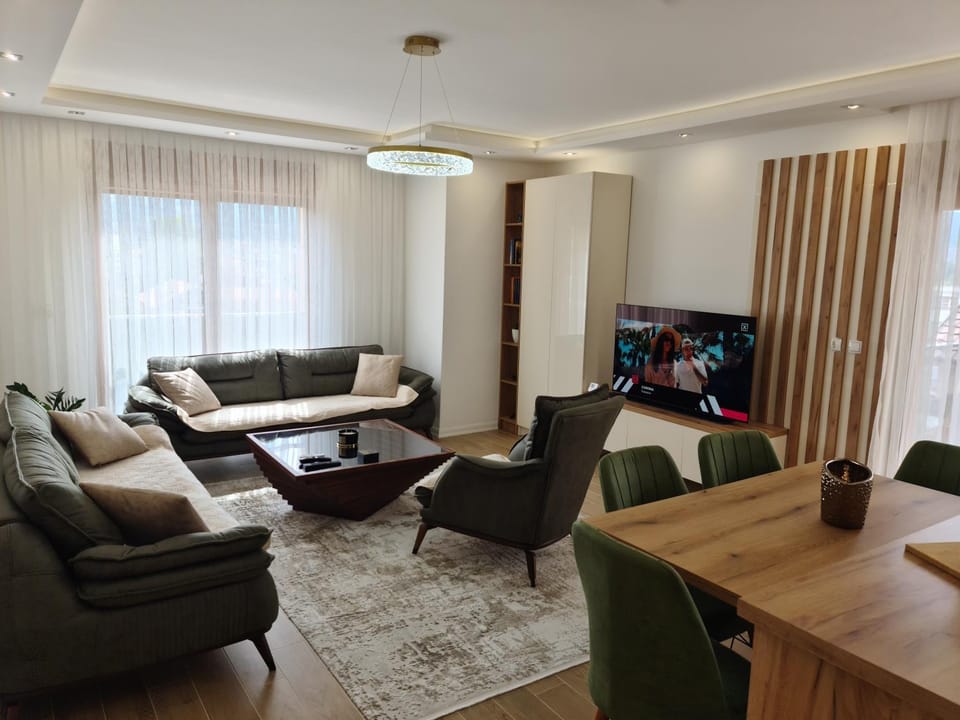 Communal lounge/ TV room, TV and multimedia, Living room, Seating area, Evening entertainment