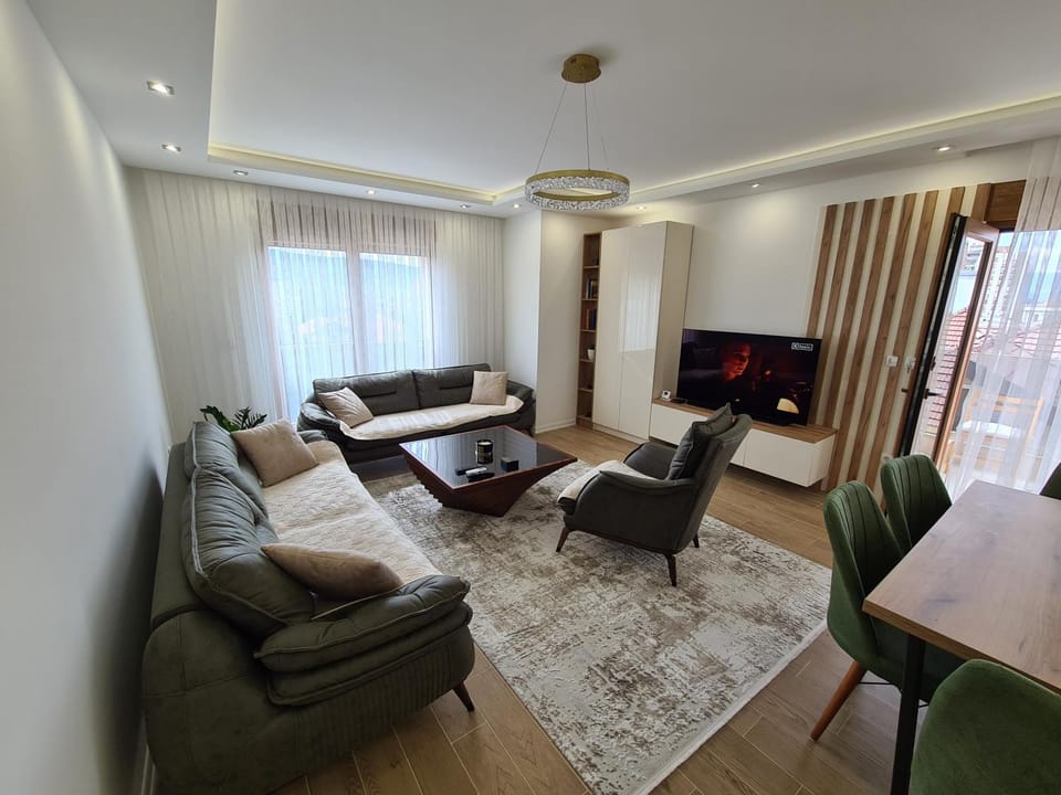 Communal lounge/ TV room, TV and multimedia, Living room, Seating area, Evening entertainment