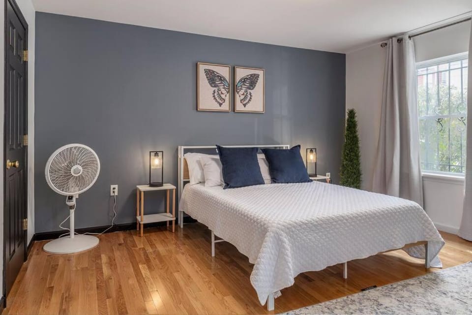 Bed, Photo of the whole room, Bedroom