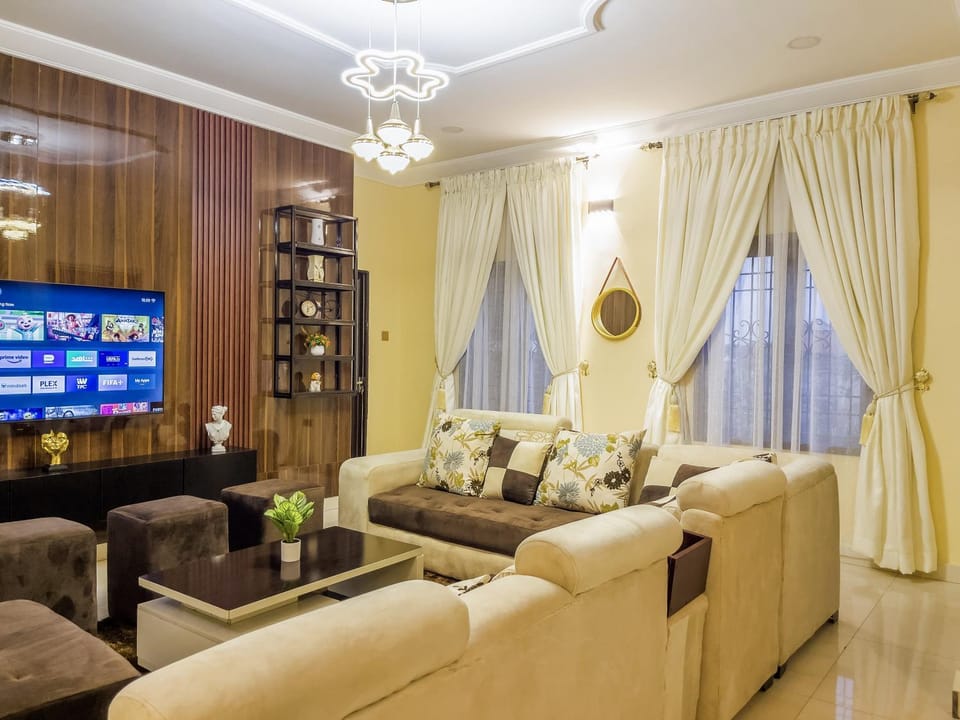 TV and multimedia, Living room, Seating area