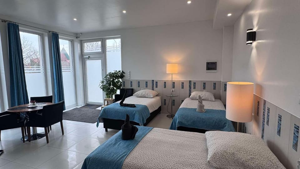 Bed, Living room, Photo of the whole room, Seating area, Bedroom