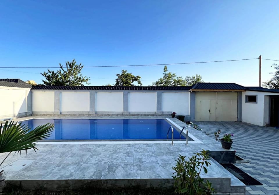 Property building, Day, Pool view, Swimming pool