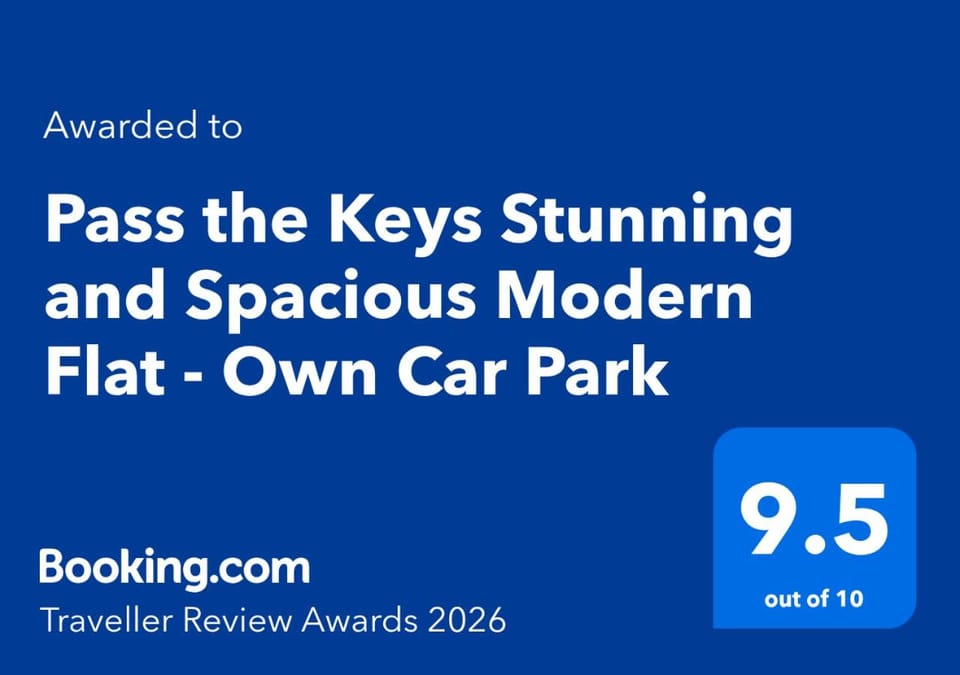 Pass the Keys Stunning and Spacious Modern Flat - Own Car Park Apartment in Cambridge