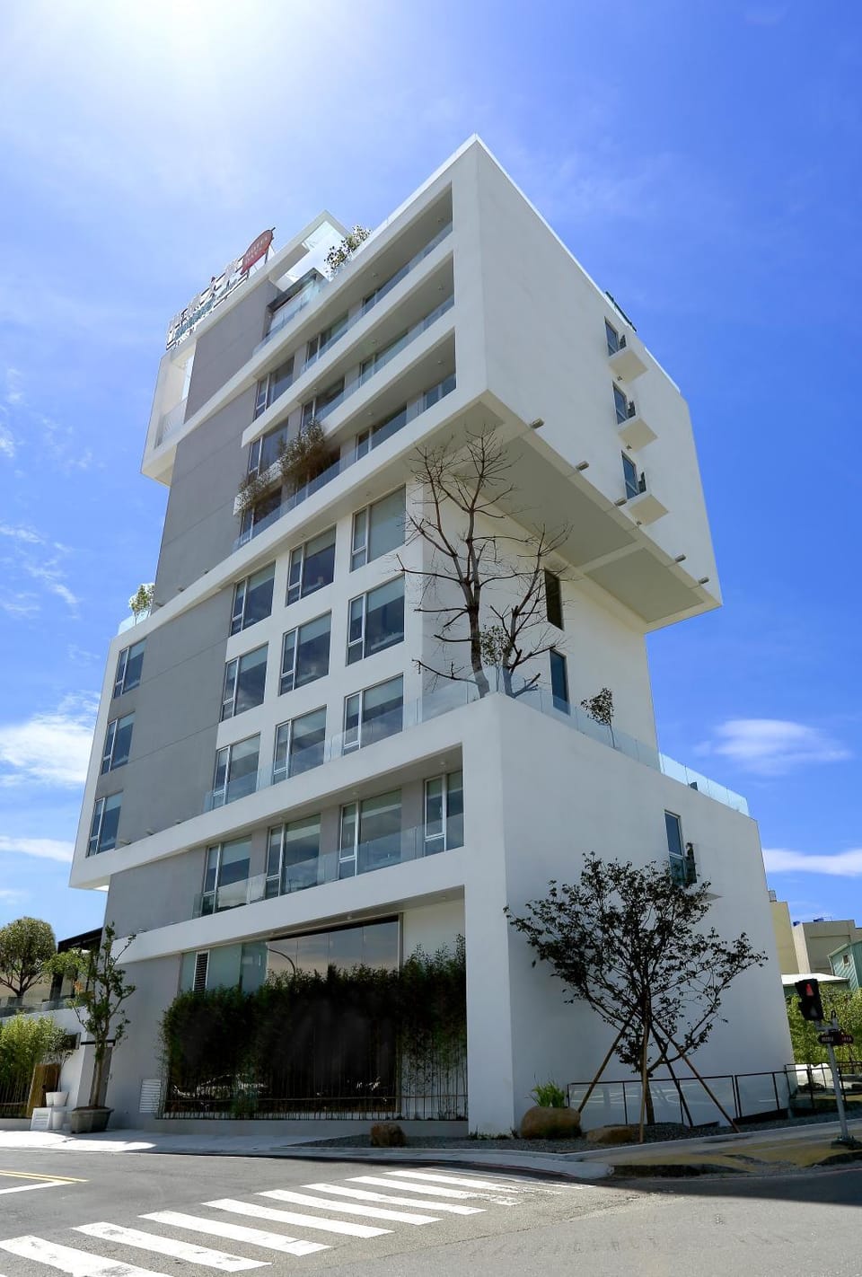 Facade/entrance