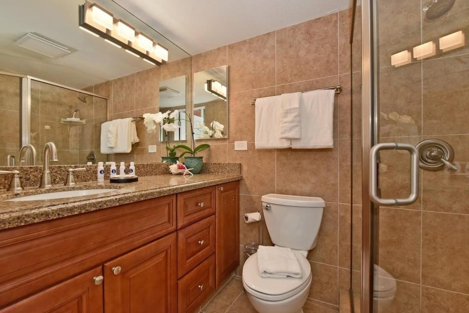 Paki Maui 424 · PM424 BeachFront 2BD w Ocean View House in Kaanapali