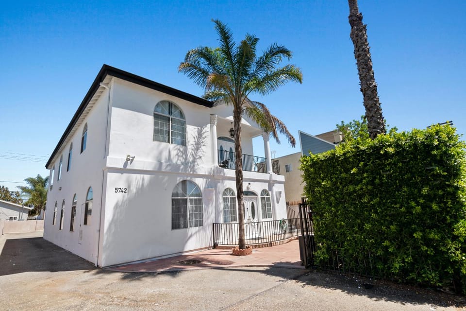 3bed 2bath apartment near universal studio hollywood sleep 7 Apartment in North Hollywood