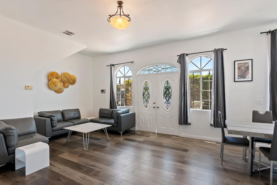 3bed 2bath apartment near universal studio hollywood sleep 7 Apartment in North Hollywood