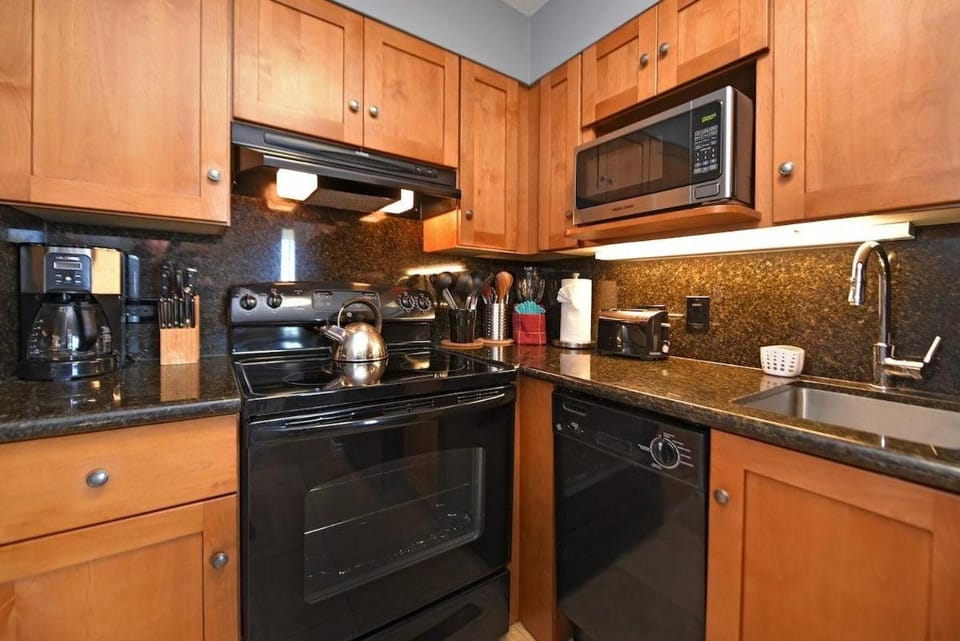 Paki Maui 207 · PM 207 BeachFront 1BD w Ocean View House in Kaanapali