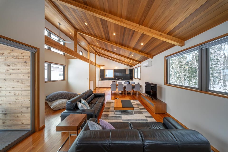 TV and multimedia, Living room, Seating area, Evening entertainment