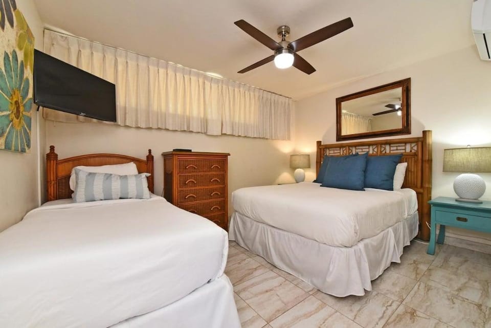 Papakea H106 · PK H106 Remodeled 2BD Condo w AC Pool Hot Tub House in Kaanapali