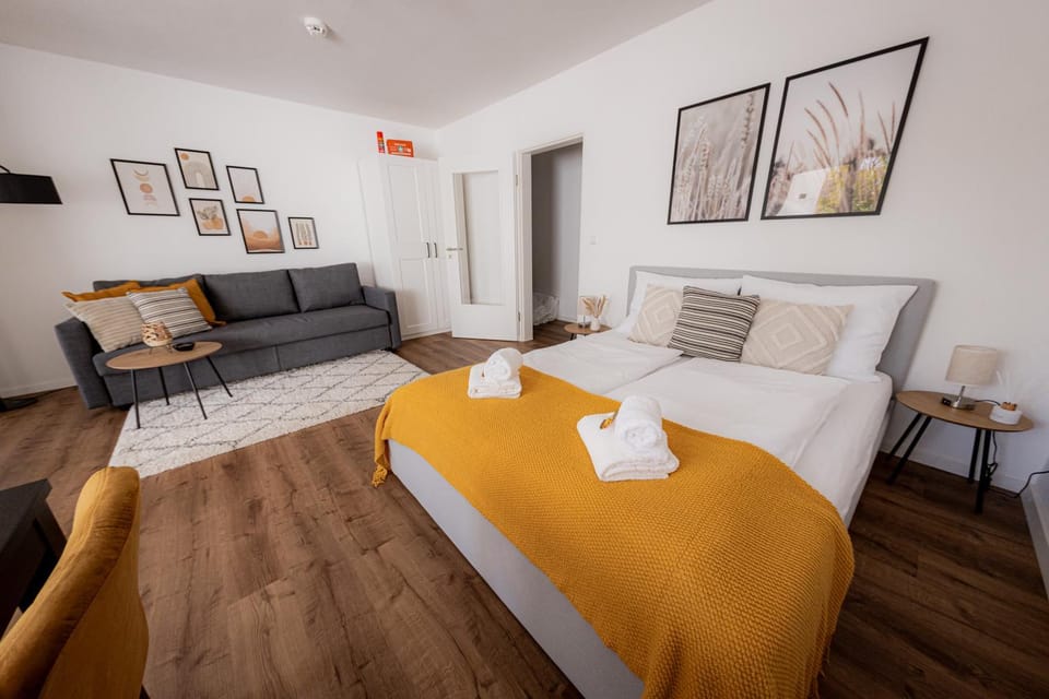 Bed, Living room, Photo of the whole room, Bedroom