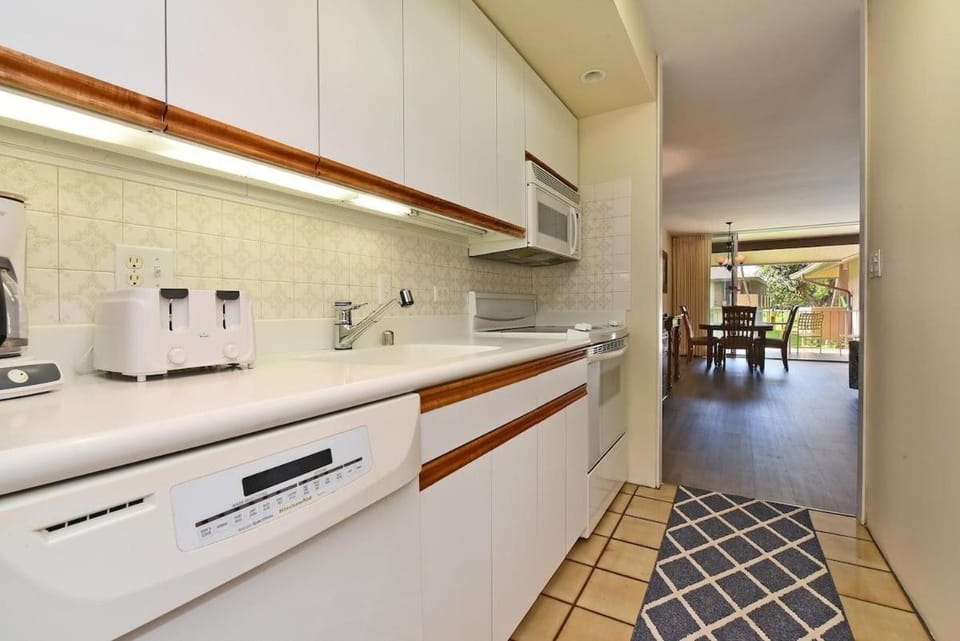 Eldorado J209 · EL J209 Spacious Studio w AC Pool and Beach Caba House in Kaanapali