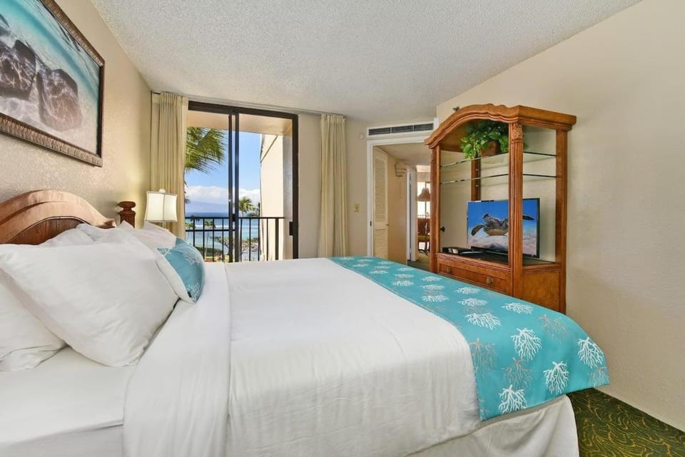 Kaanapali Shores 403 · KS 403 Spacious 2BD w AC OceanFront Pool House in Kaanapali